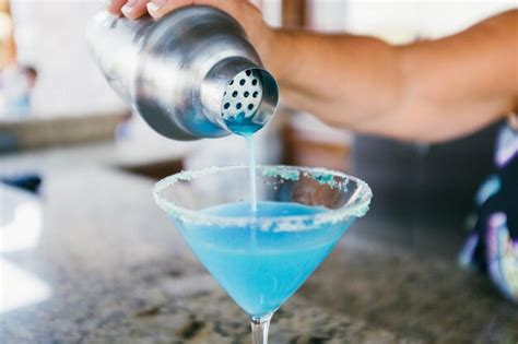 Premium Photo Cropped Hand Of Female Bartender Preparing Cocktail On