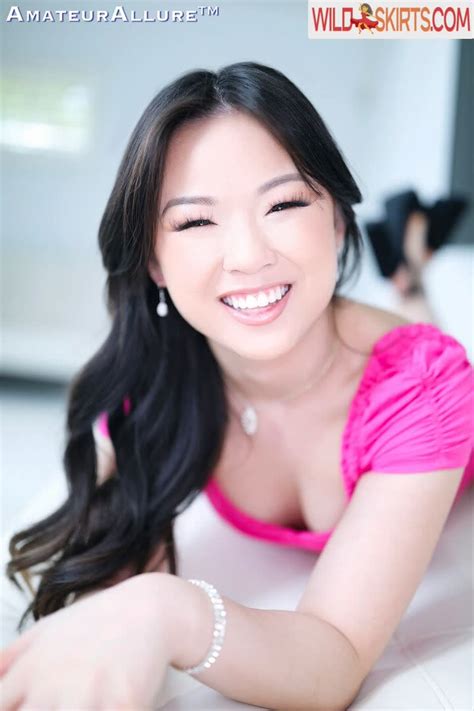 22 Hot Photos By Lulu Chu Known As Loveluluchu