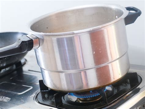 Does Water Boil Faster With A Lid