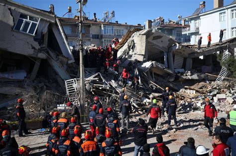 Al Menos 21 Muertos Y Más De Mil Heridos Por El Terremoto En Turquía Internacional Cadena Ser