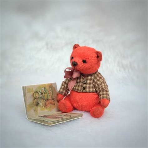 Teddy bear with book by Паскевич Alina | Tedsby