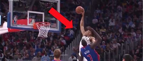 Giannis Antetokounmpo Throws Down Massive Dunk Against The Pistons ...