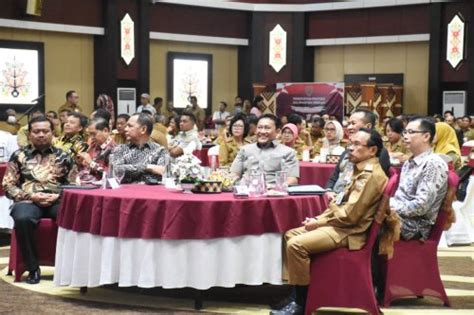 Setda Prov Kalteng Wagub Edy Pratowo Buka Forum Koordinasi Dan