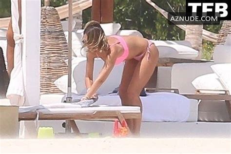 Jessica Alba Sexy Seen Showing Off Her Hot Figure In A Bikini At The Beach On Her Birthday Aznude