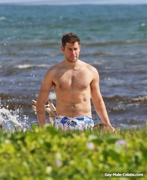 John Krasinski Shirtless And Sexy Beach Photos The Men Men