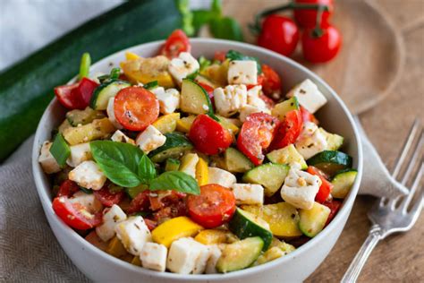 Zucchini Salat Mit Tomaten Und Feta Sommerlich Lecker