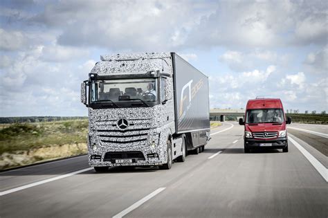 Daimler Demonstrates Autonomous Trucks