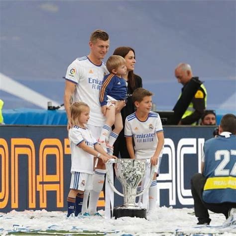 Kroos with family | Toni kroos, Real madrid, Players wives