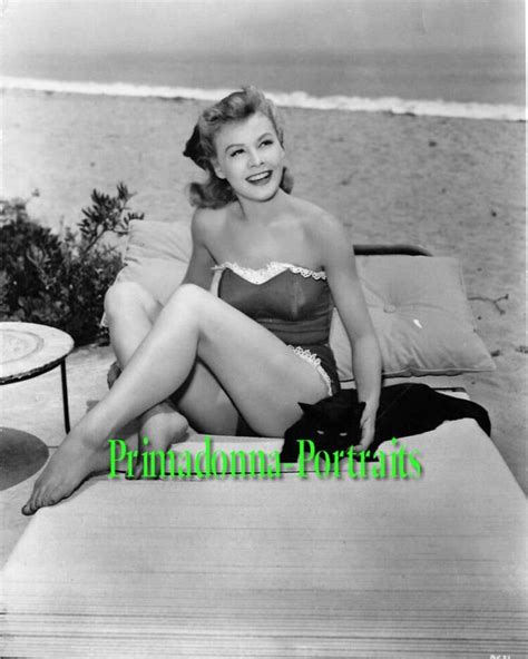 Hot New Vera Ellen Bikini Pics
