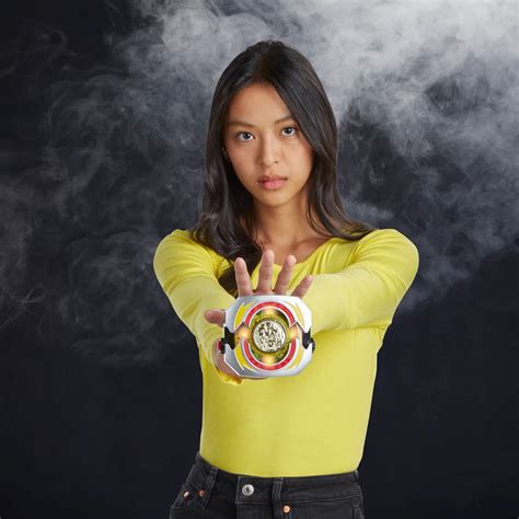 Mighty Morphin’ Power Rangers Yellow Morpher Debuts from Hasbro