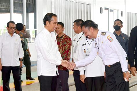 Foto Presiden Dan Ibu Iriana Jajal Kereta Pertama Di Pulau Sulawesi