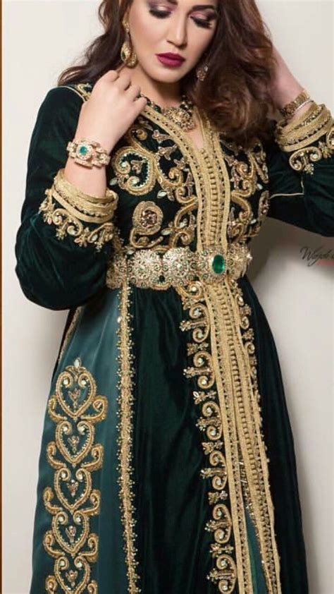 Pin By Faty On Caftan Romeo Velvet Dress Designs Moroccan Dress