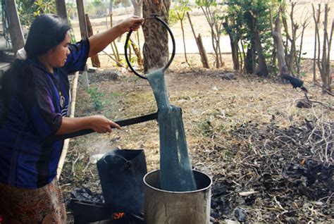 Silk Making Step 3 Dyeing