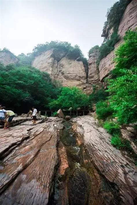 懸泉瀑布，峭壁斷崖｜初秋旅遊來這兒就對了 每日頭條