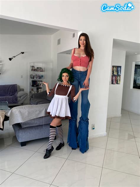 Super Tall Girl Gets Her Pussy Licked By Theodora Day As Oom Pics Xhamster