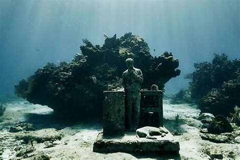 Photographer Perfectly Captures Unique Beauty Of Eerie Underwater Park ...