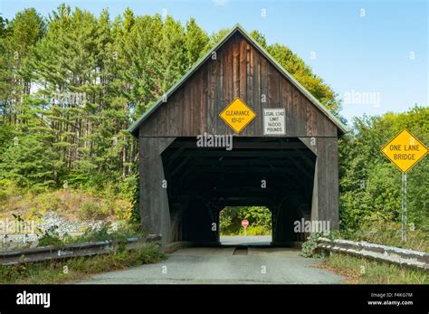 Lincoln Covered Bridge Vermont Usa Stock Photo Alamy