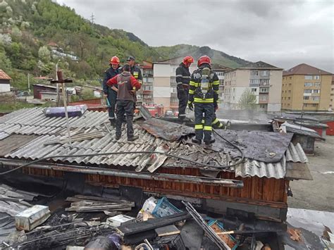 Foto Video Incendiu Izbucnit La Un Garaj N Petrila Hunedoara De