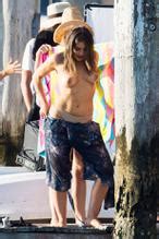 Olympia Valance Topless Model Flashed Her Tits As She Went Topless While Changing During A Shoot