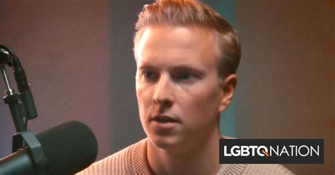 El primer jugador de hockey profesional gay de Finlandia asesinado por su exnovio de 66 años