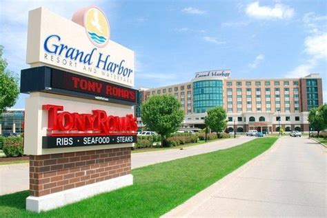 Grand Harbor Resort & Waterpark (Dubuque, IA): What to Know BEFORE You Bring Your Family