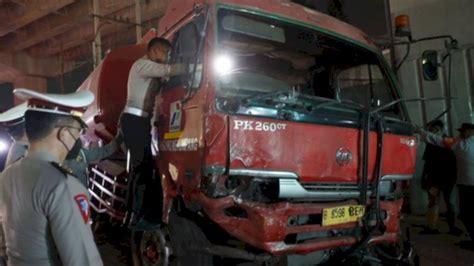 Polisi Tetapkan Tersangka Sopir Dan Kernet Truk Pertamina Yang Tabrak