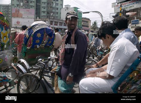 A rickshaw puller in traffic in Bangladesh Stock Photo - Alamy