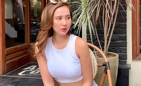 Sau ly hôn dàn cựu hot girl ngày càng chuộng phong cách gợi cảm