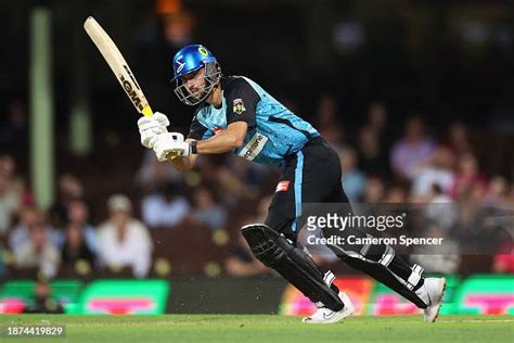 Matthew Short of the Strikers batduring the BBL match between Sydney ...