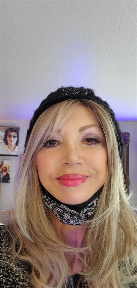 Charmer Slender Mature Entertainer W Brown Eyes In Seattle Slixa