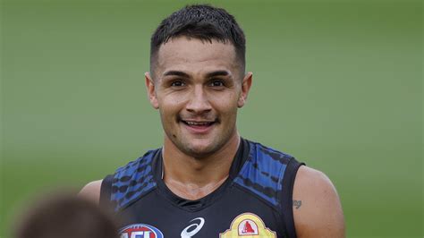 AFL Police Investigating Nude Photo Leak Of More Than Players News Au