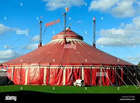 Russells International Circus, UK travelling circus shows, Big Top ...