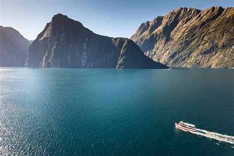 Milford Sound Scenic Flight And Nature Cruise