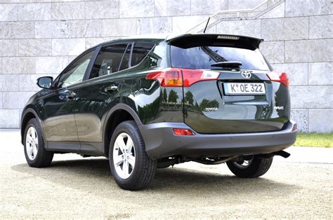 Test Toyota RAV4 2 0 D 4D 4x2 Executive Kräftig geräumig und