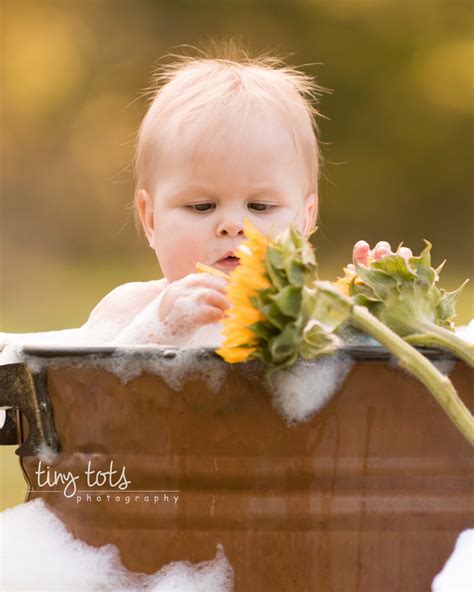 Outdoor Bubble Bath Photo Session | Kristen Fotta Photography