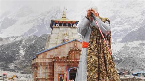 Pm Narendra Modi Reviews Reconstruction Work In Badrinath Kedarnath