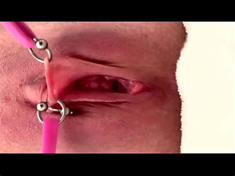 Pulling And Stretching My Pierced Clit And Pushing My Pussy To Pee XVIDEOS