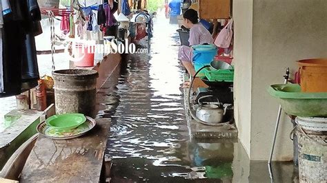 Diguyur Hujan Tiga Jam Sejumlah Titik Di Kota Solo Terendam Banjir