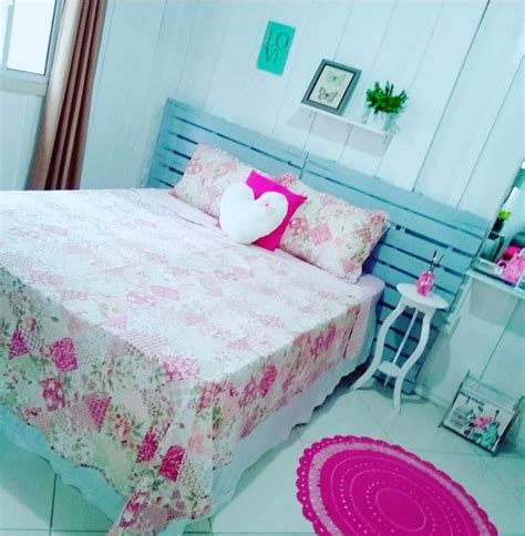 A Bed With Pink And White Bedspread In A Room