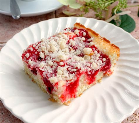 Delicious Cherry Coffee Cake With Crumb Topping Bunny S Warm Oven