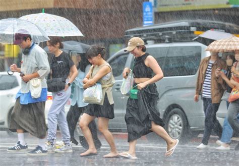 雨區擴大！13縣市大雨特報「下到晚上」 5縣市大雷雨繼續狂轟 生活新聞 生活 聯合新聞網