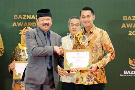 Bupati Tuban Aditya Halindra Raih Penghargaan Baznas Awards