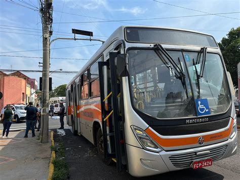 Idosa de 92 morre após descer de ônibus e ser atropelada pelo veículo