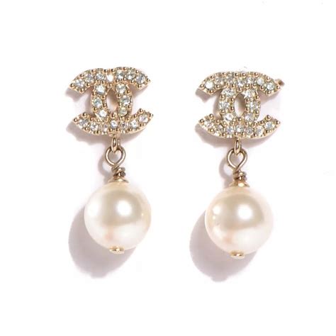 CHANEL Crystal CC Pearl Drop Earrings Gold FASHIONPHILE Em 2024