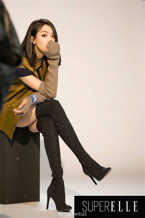 7 K Pop Idol Cewek Ini Pancarkan Aura Hot Bold Pakai Knee High Boots KapanLagi