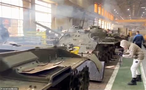 Desperate Putin Empties Museums Of Obsolete Tanks To Use In War Daily