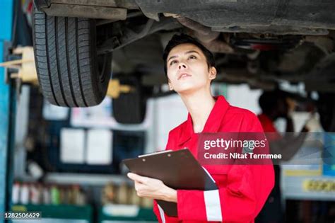 Car Shocks Repair Photos and Premium High Res Pictures - Getty Images