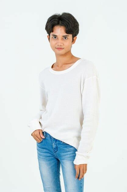 Retrato Isolado Tiro De Est Dio Do Jovem Asi Tico Lgbtq Glamour Gay Feliz Bonito Bissexual