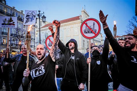 Dezenas De Neonazis Protestaram Em Lisboa Contra A Imigra O