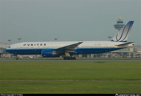 N220UA United Airlines Boeing 777 222ER Photo By Frikkie ID 030484